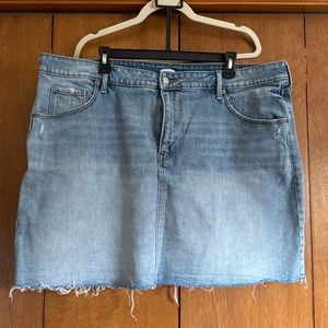 Old Navy Denim skirt. Size 20